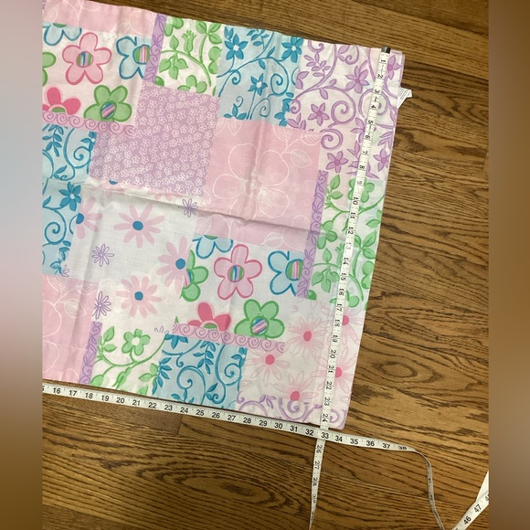 Westpoint Home Queen size reversible sheet set with matching reversible valances - Picture 5 of 10